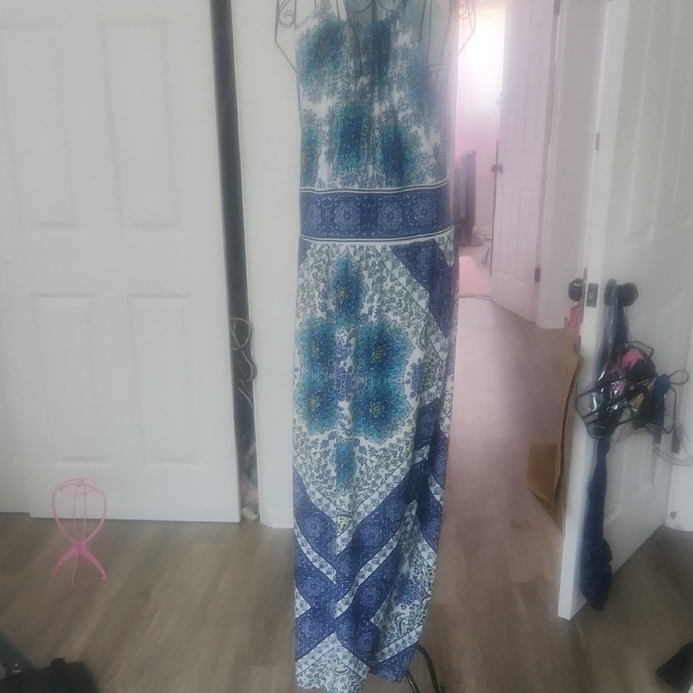 Blue and White Sleeveless Resort Sundress